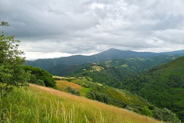 Fototapeta premium 마운튼, 경관, sky, 네이처, 여름, 구름, 나무, 목초, green, 알프스, 고개, 파노라마, 여행, 경치, 봉우리, 계곡, 목초지, 눈, 고산, 바위, 아웃도어