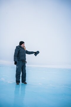 Woman on ice on a gletsjer