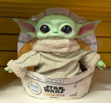 Figura de Grogu (Baby Yoda) de The Mandalorian, en la jugueter&iacute;a Juguettos en Legan&eacute;s (Madrid), Espa&ntilde;a, 11 de diciembre de 2025
