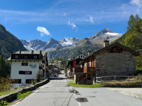 The village of Chiareggio in the upper Valmalenco.