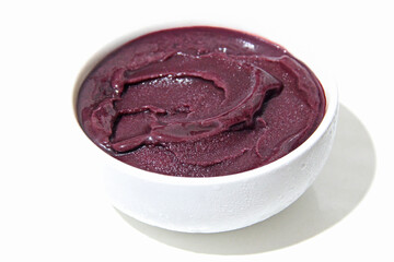 AÇAÍ CREAM BOWL ON A WHITE BACKGROUND