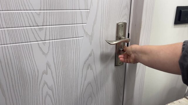 Aluminum alloy built-in lock in the door turning, rubbing and clicking