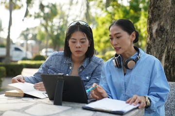 An Asian freelance woman arranges an off-site work meeting with a friend.