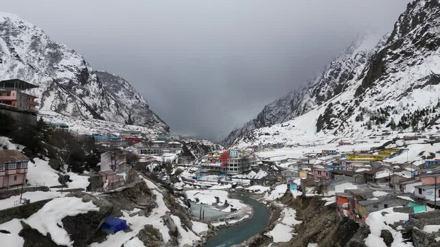 Himalayas in Uttarakhand   snow peak badrinath 