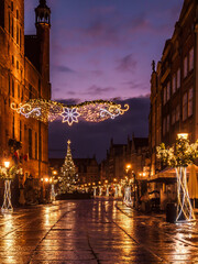 Enchanting Night Street With Christmas Lights, Decorated Trees, And Cozy Outdoor Cafes In Old Town, Gdansk, Poland