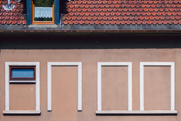 Vier Fenster, zugemauert