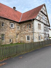 Blick auf Benediktinerkloster Flechtdor in der Gemeinde Diemelsee in Hessen	