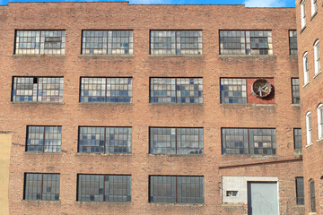 Obraz premium Wheeling Facade Factory Windows 