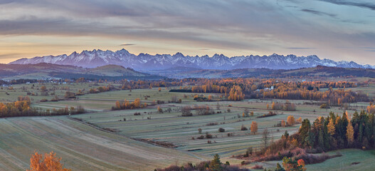 Podhale - panorama na Tatry.  © filozofgrecki