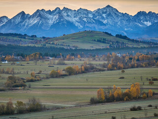 Podhale - panorama na Tatry.  © filozofgrecki