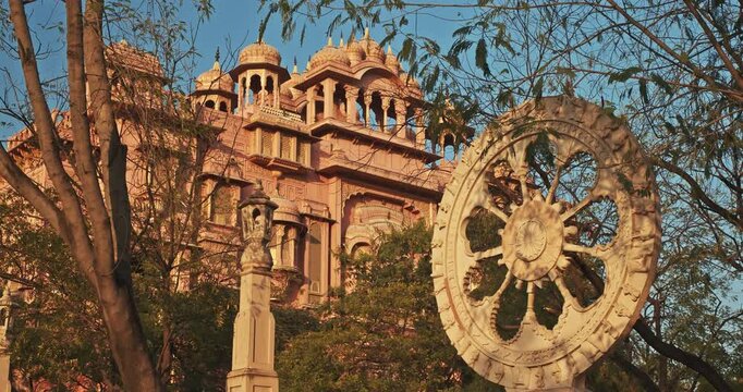 Jaipur, Rajasthan, India. Eternal Wheel Of Samsara And Patrika Gate At Jawahar Circle On Background. Old Pink City. Travel To India. Traditional Rajasthani Style Of Architecture. Clear Bright Blue Sky