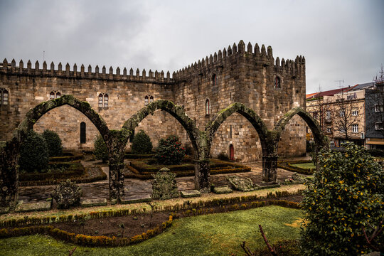 Stone Arches and Episcopal Walls in Jardim de Santa B&aacute;rbara - Braga, Portugal