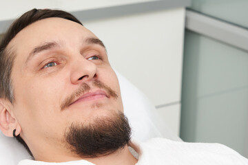 Obraz premium Man readyto to have Treatment At Beauty Clinic