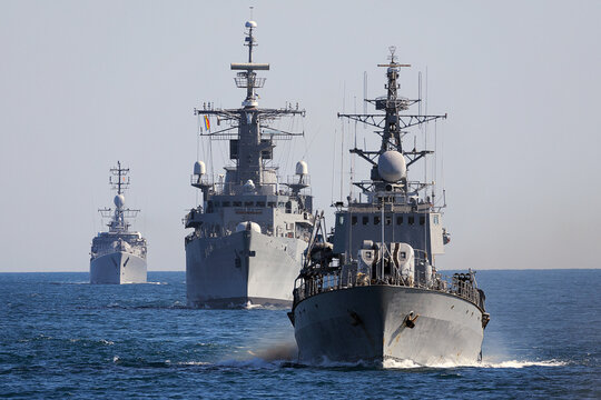 Formation of warships in the Black Sea during a peacekeeping operation. Тhree battleships in action.
