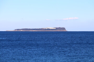 Fototapeta premium 伊東の海。伊東マリンランドからの風景。初島。