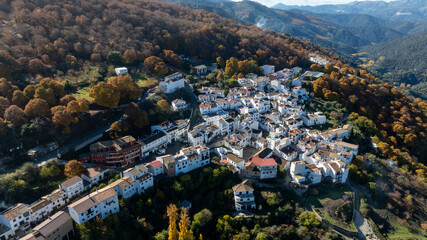vista del municipio de Pujerra en la estaci&oacute;n del oto&ntilde;o del valle del Genal, Andaluc&iacute;a	