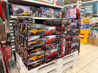 Naklejka premium LEGO Speed Champions Car Sets Display in Store