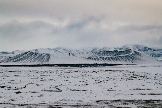Hverfjall, piękny wulkan na wschodnim wybrzeżu Myvatn