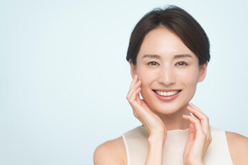 スキンケア/若く美しい女性のビューティーイメージ