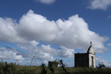 Fototapeta premium mausoléu no topo da serra de Itabaiana