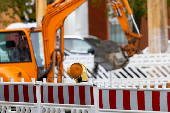 Stra&szlig;enbau, Arbeiten mit Bagger