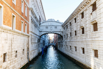 Obraz premium Venice, Italy - December 05, 2025: Bridge of Sighs in Venice, Italy, spanning a serene canal, surrounded by historic architecture and vibrant reflections, showcasing the beauty of the city
