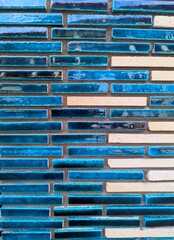 青と白の長方形タイルが織りなすパターン ウズベキスタン風の幾何学模様背景