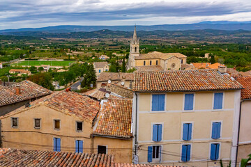Wide shot of medieval town of Bonnieux, France