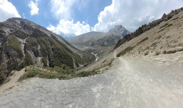 Tilicho Lake Trail: Adventure, Beauty, and Danger in Nepal&rsquo;s Himalayas