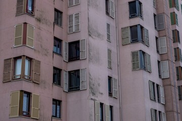 Fototapeta premium Residential Building Facade with Repeating Windows and Shutters