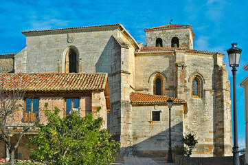 Fototapeta premium Fromista church bell tower on a sunny day