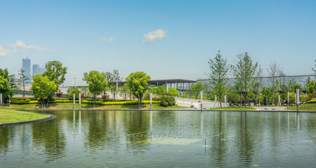 Tranquil Urban Oasis: A Beautiful Summer Day Reflected in Water