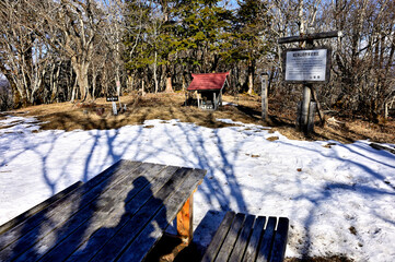道志山塊の御正体山山頂　初冠雪の頃
