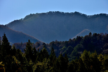 道志山塊　日本二百名山の御正体山を望む
