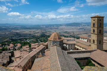 Obraz premium Rooftops and Bell Tower above Piazza dei Priori - Volterra, Italy