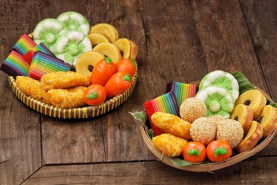 Jajanan pasar or jajan pasar is various and colorful traditional Indonesian snacks. The taste could be delicious, sweet or spicy.