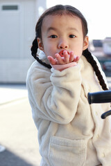 6歳の女の子　冬　ポートレート