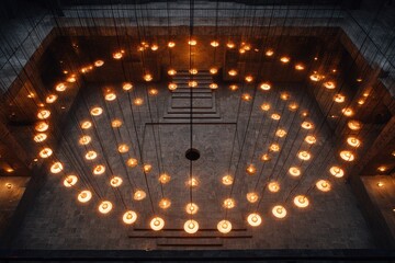 Obraz premium Elegant pendant lights illuminating a modern architectural space