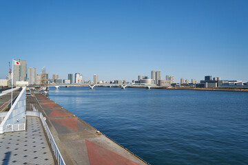 東京都　晴海客船ターミナルからの晴海大橋の眺め