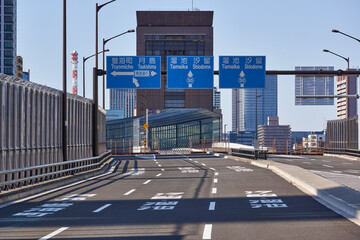 東京都　環二通り　月島警察署前交差点の景色 © osap1111