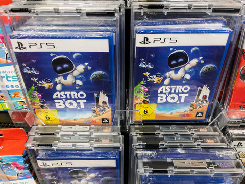 Astro Bot: PlayStation 5 Game Cover Display