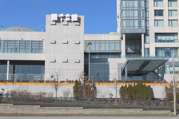 Fototapeta premium view of Hotel X Toronto, a Destination by Hyatt Hotel located at 111 Princes' Blvd (actual view from Martin Goodman Trail)