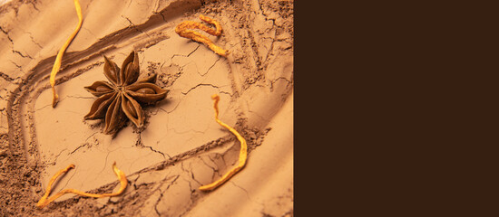 The patterns formed by clay, sand, and soil are embellished with spices and octagonal props. The layout is simple, with Middle Eastern and American Western styles, relatively simple. The design includ