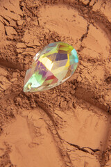 The patterns formed by clay, sand, and soil are embellished with glass droplet props. The layout is simple, with Middle Eastern style and American Western style, relatively simple. The design includes