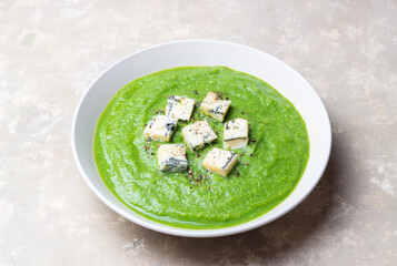 Green broccoli soup with blue cheese. Vegetarian. Healthy eating.