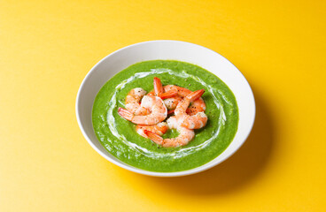 Green broccoli soup with shrimp. Vegetarian food. Healthy eating.