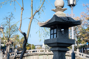 日本の岡山県倉敷市の白壁の美しいレトロな町並み