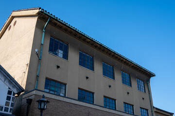 日本の岡山県倉敷市の白壁の美しいレトロな町並み