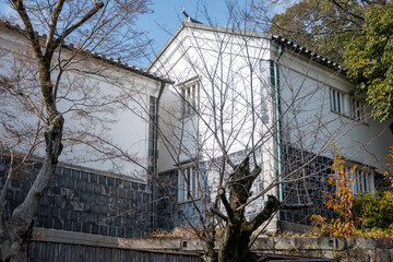 日本の岡山県倉敷市の白壁の美しいレトロな町並み