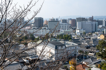 日本の岡山県倉敷市の白壁の美しいレトロな町並み